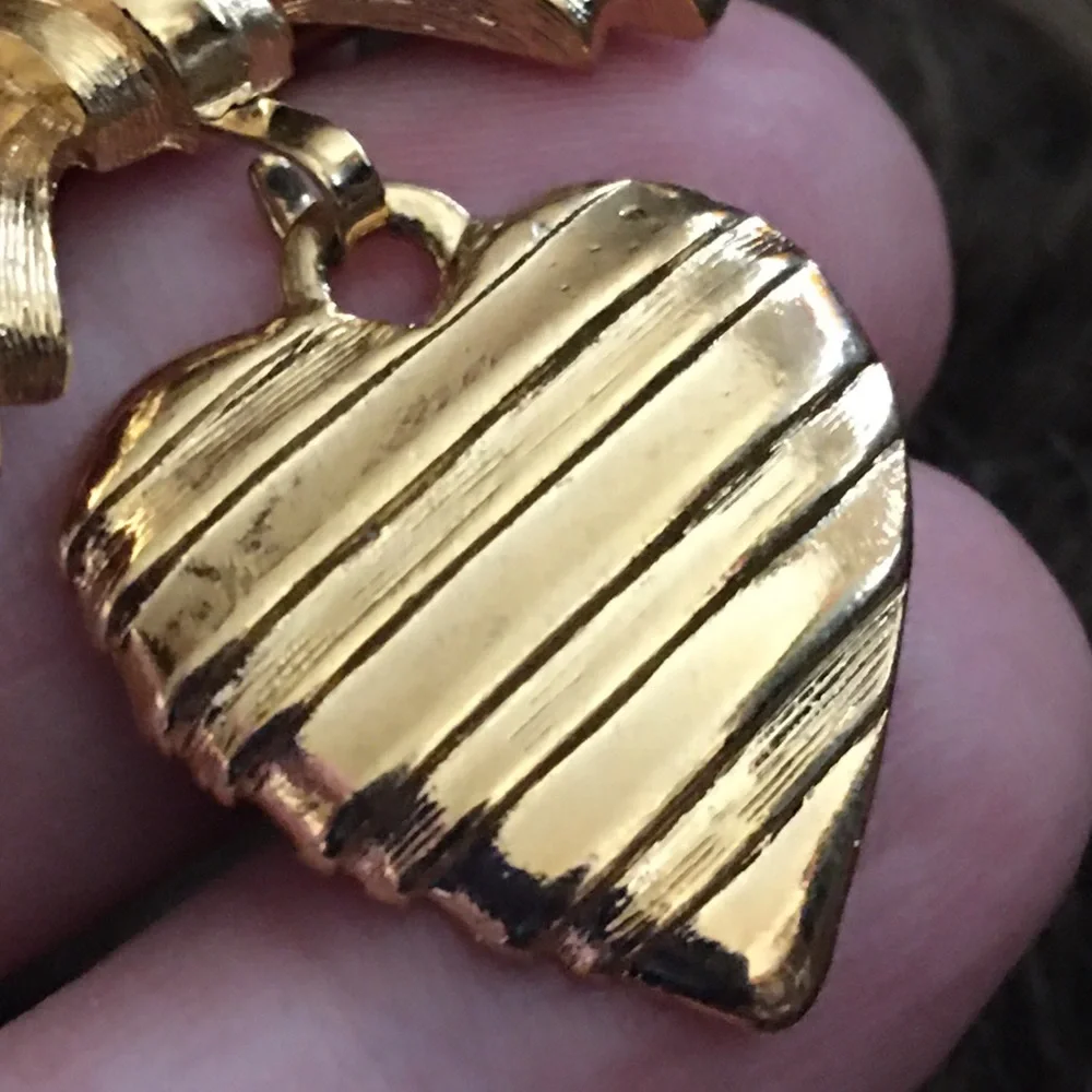 Vintage 80s Avon gold tone heart bow brooch pin